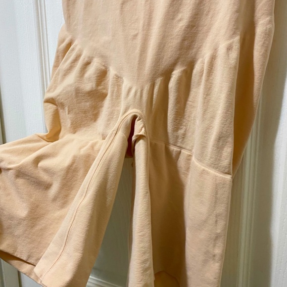 Spanx High Waisted Size 3XL Women’s Mid Thigh Short - Picture 3 of 8